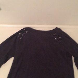 Long tee with Xs by shoulder